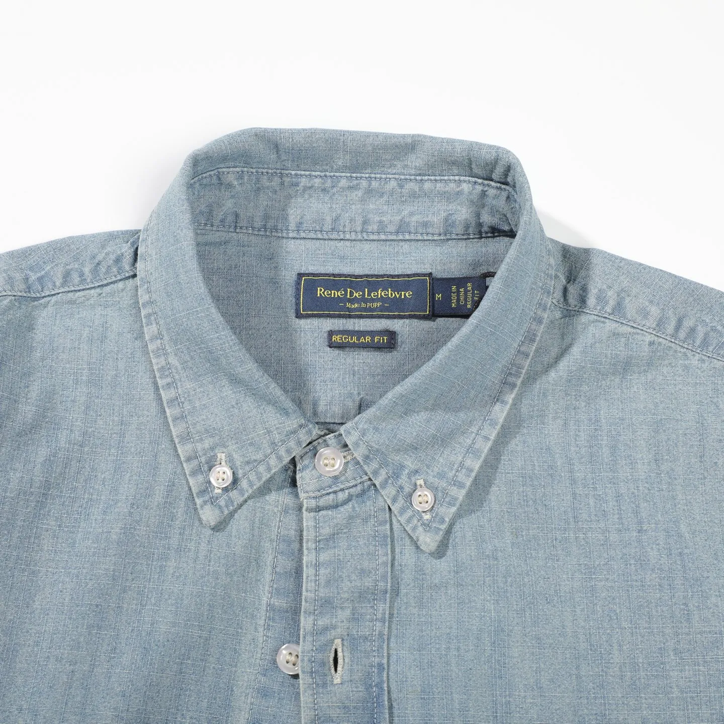P400 [Original item] Top quality lapel long-sleeved washed denim shirt jacket Four-season men's two-color pure cotton shirt stone-washed retro casual denim shirt Denim shirt is really the most iconic product, decorated with colorful iconic pony embroidery, presenting a classic polo style design. It is a versatile choice from winter to summer. The multiple washes of denim greatly increase the comfort and softness of the fabric. The distressed effect is full of strong American retro style. This one is also closed with eyes closed. Simply YYDS~ The same style for men and women. It can be worn alone or as a cardigan. If you like looseness, choose one size larger. It is more suitable for inner wear~ The overall style is a loose version with a bit of boyfriend style. The silhouette is good and the drape is good. The upper body has a tough style~ It has an American retro denim style. This shirt is suitable for many occasions, whether it is daily leisure or commuting. It is a good choice. It can also be used as a layering jacket/coat. Color: dark blue, light blue, size: S-XL